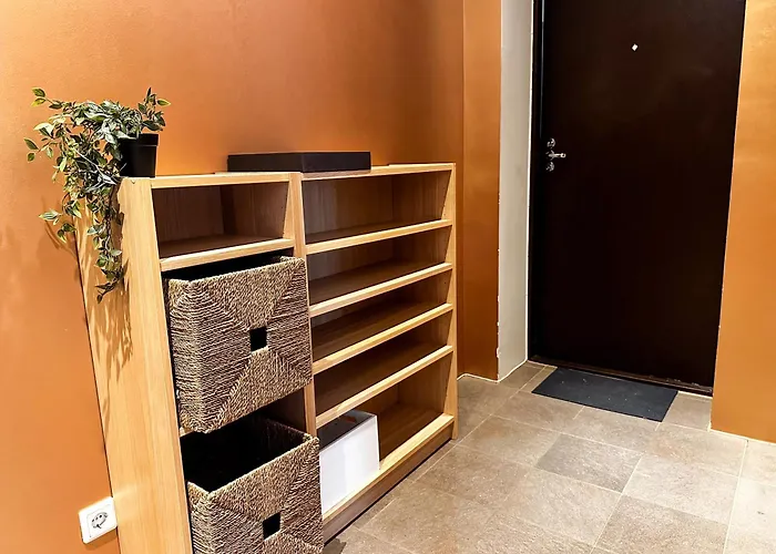 Апартаменты 10 Min To Old Town - Free Parking - Work Station