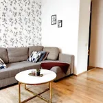 Апартаменты 10 Min To Old Town - Free Parking - Work Station Таллин